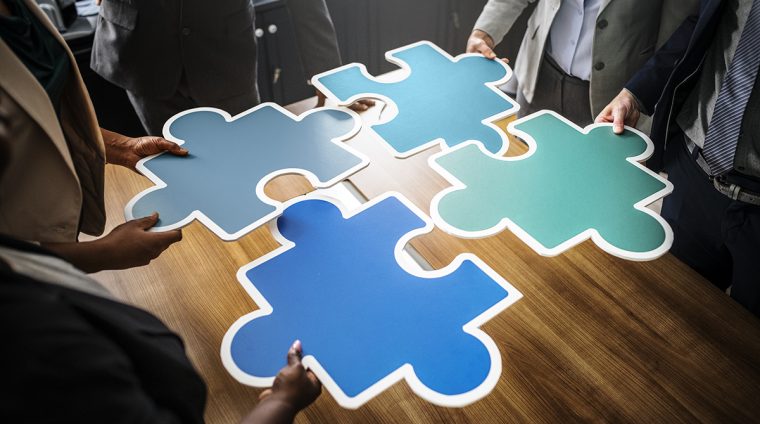 Business people connecting puzzle pieces